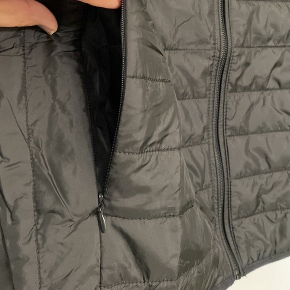 Core 365 with  separate storage pouch and Audio Port inside the vest - Picture 2 of 16